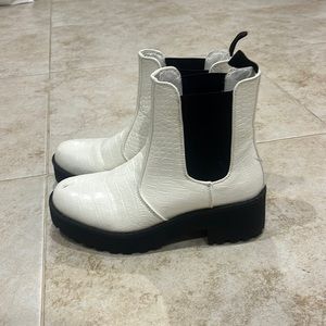 White Chelsea boot